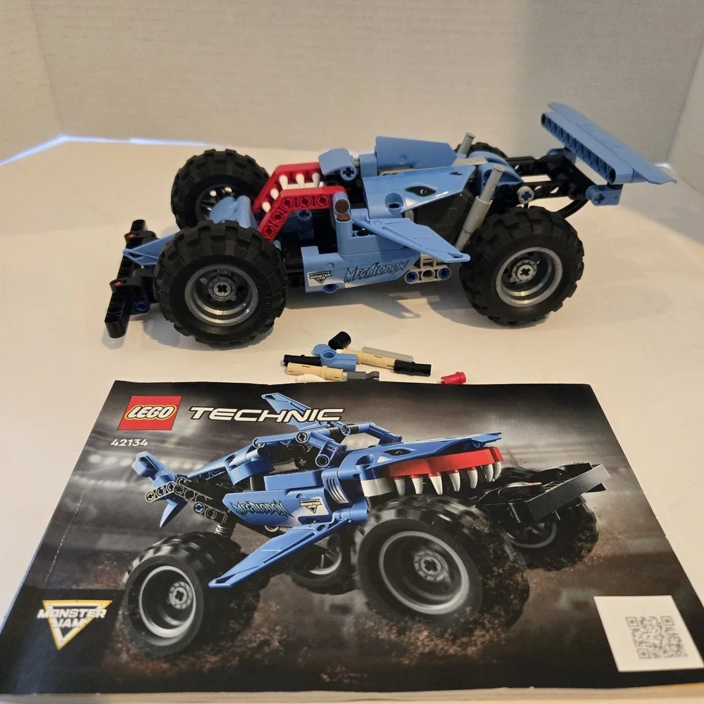 LEGO‎ TECHNIC: Monster Jam Megalodon (42134) Complete W Booklet